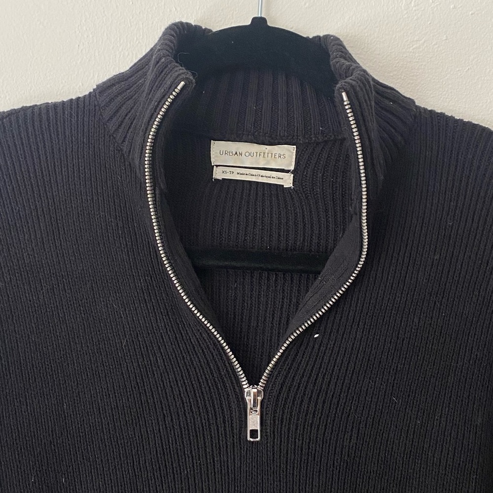 Cropped UO black sweater